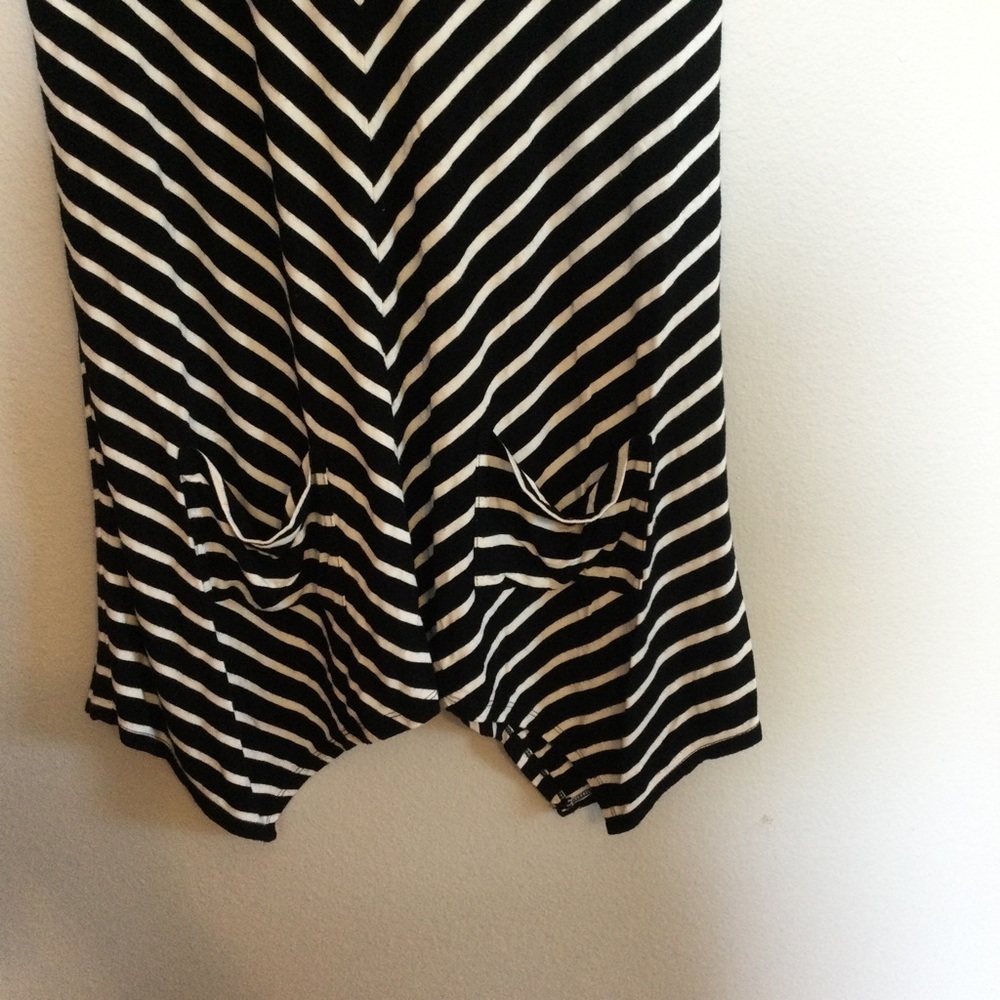 Premise Black & White Short Sleeve Shark Tooth Hem Dress Size Small - Picture 3 of 7